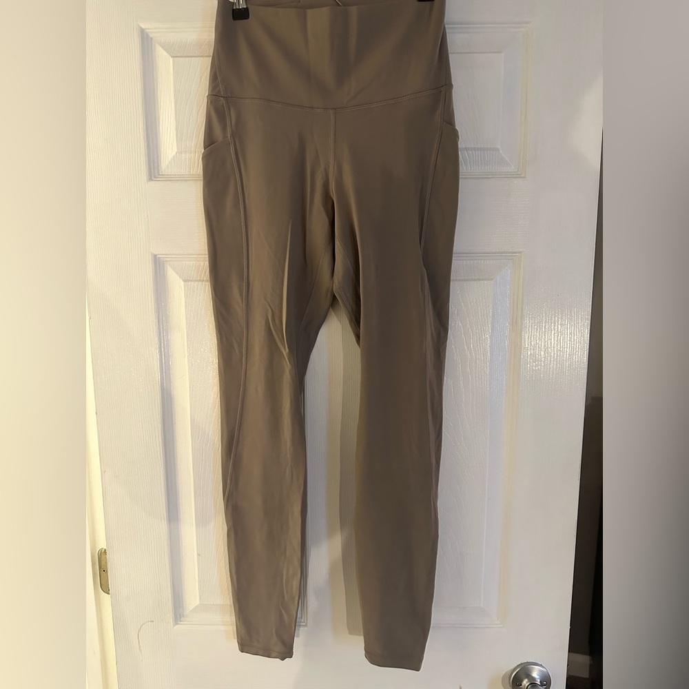 BNWT Women’s Size 8 Lululemon Athletica Taupe Leggings